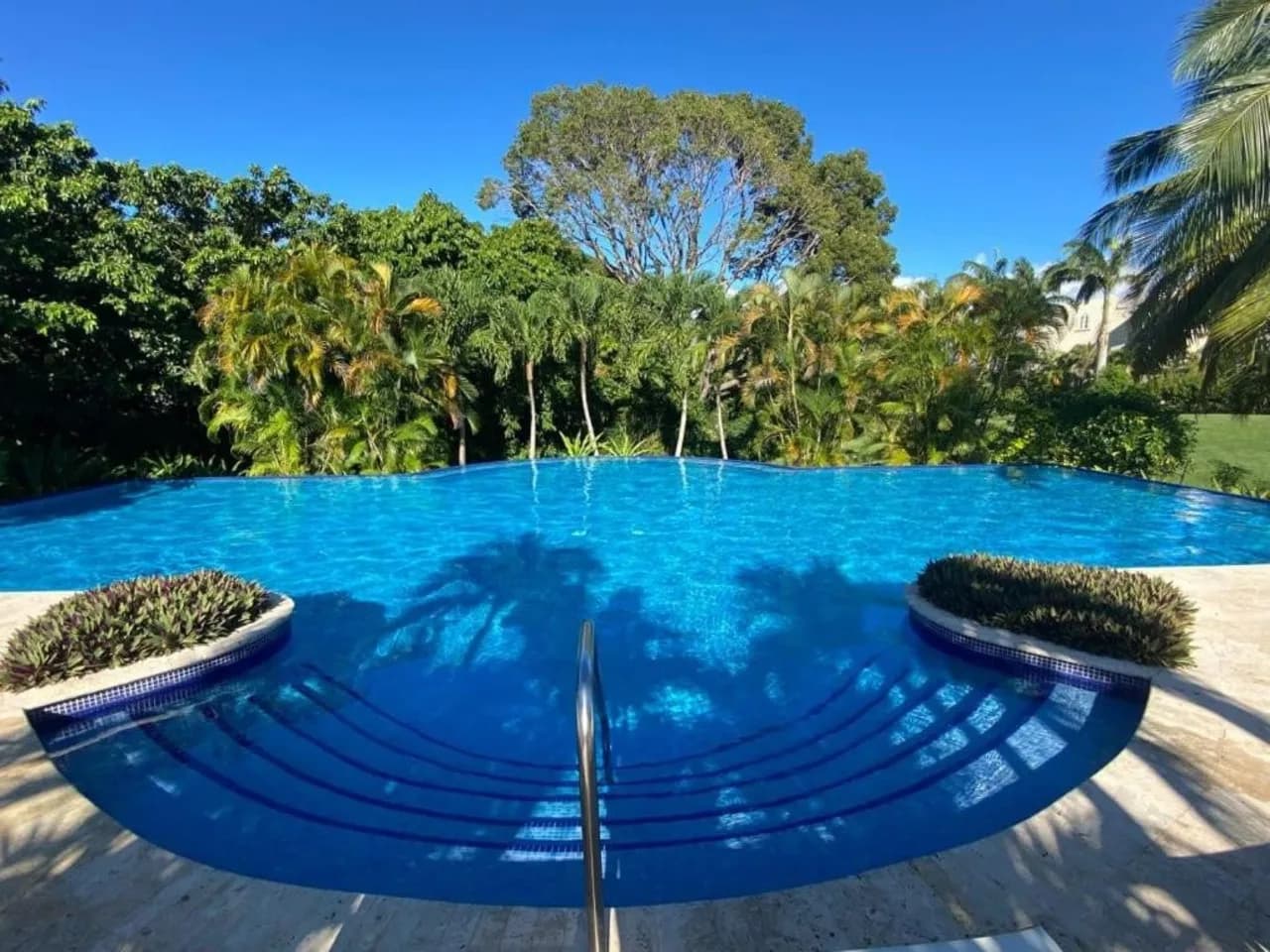 Elegant 5 Bedroom Villa with Pool photo 4