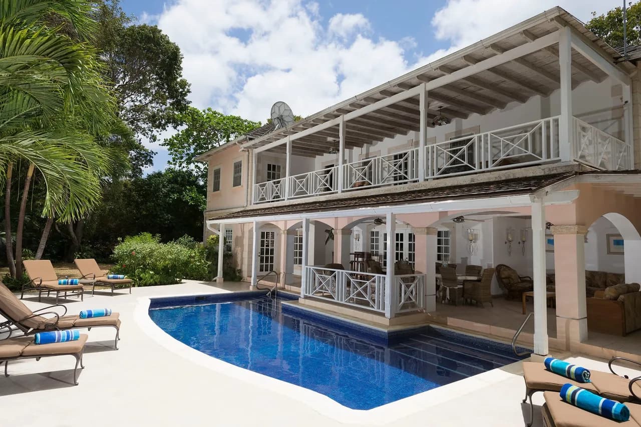 A Stunning Six-bedroom Villa With Golf Course View photo 2