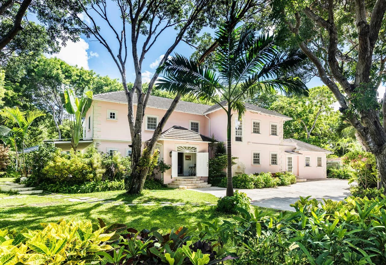 A Stunning Six-bedroom Villa With Golf Course View photo 4