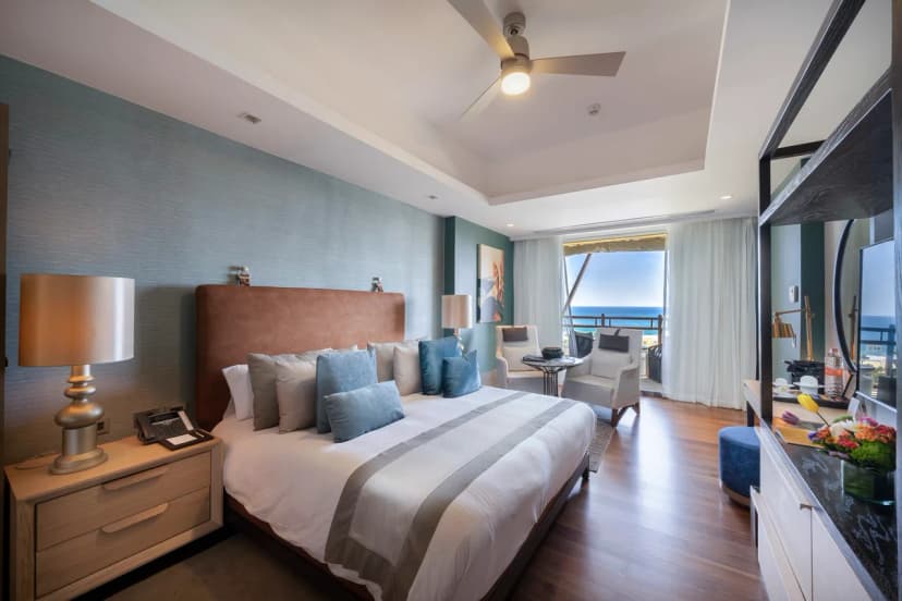 Oceanfront Penthouse Suite with Private Jacuzzi