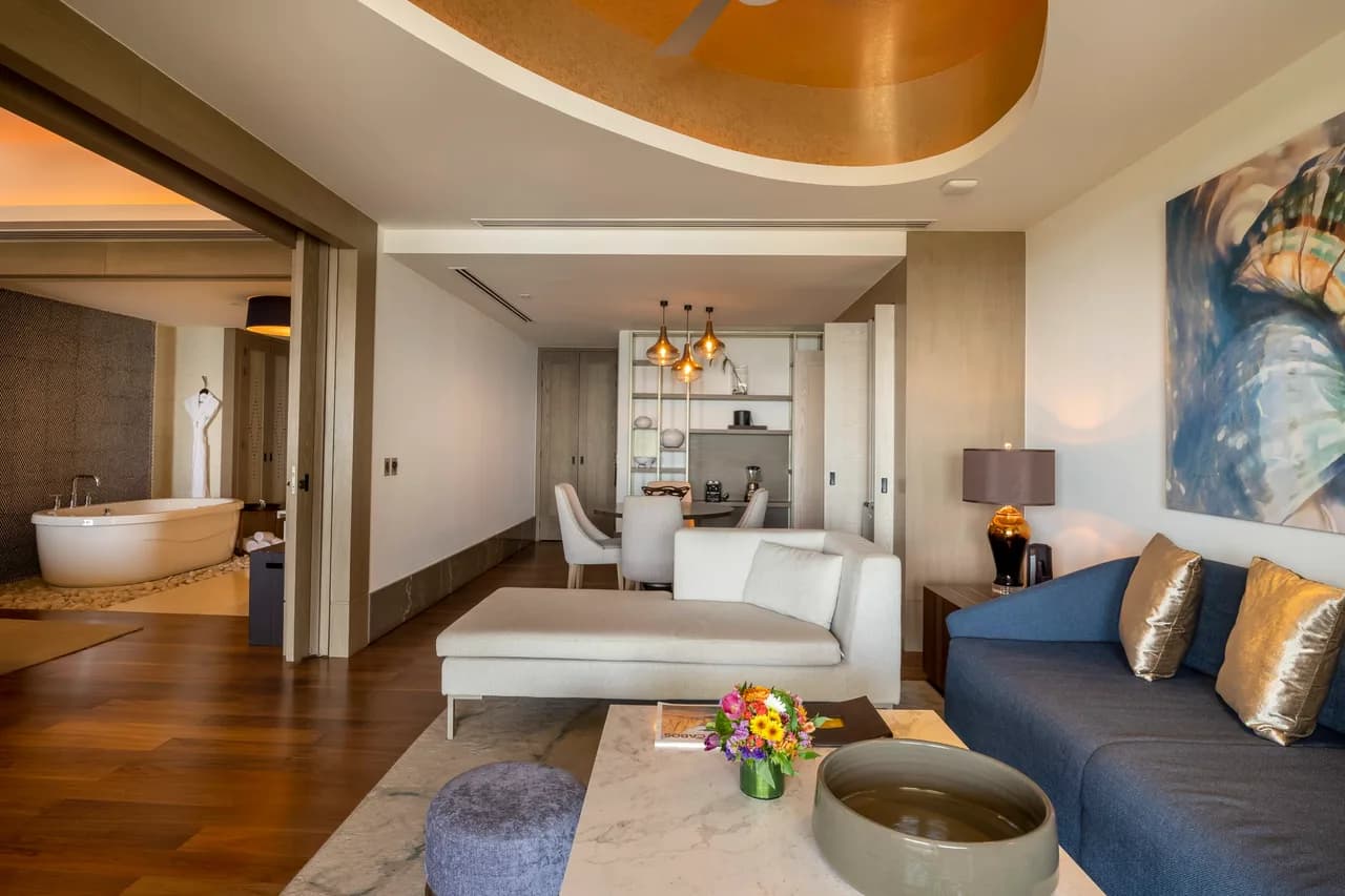 Oceanfront Penthouse Suite with Private Jacuzzi photo 4