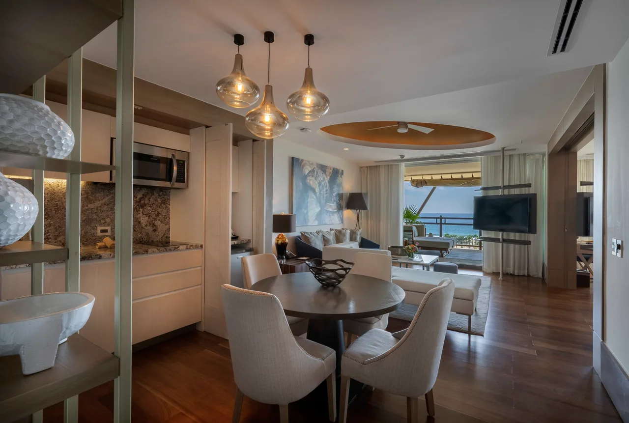 Oceanfront Penthouse Suite with Private Jacuzzi photo 5
