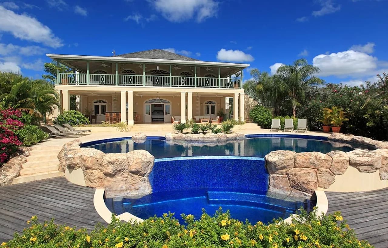 Luxurious 5-br Villa Located in a Fabulous Resort