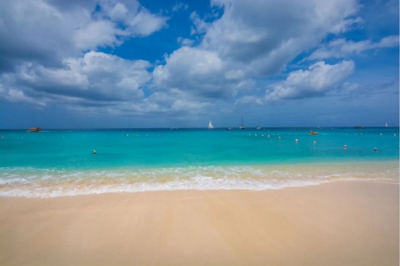 Luxury Beachfront Apt Located in Holetown photo 2