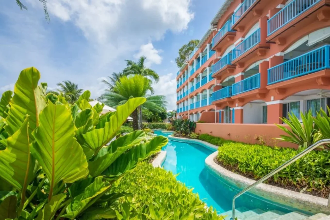 Luxury Beachfront Apt Located in Holetown photo 5