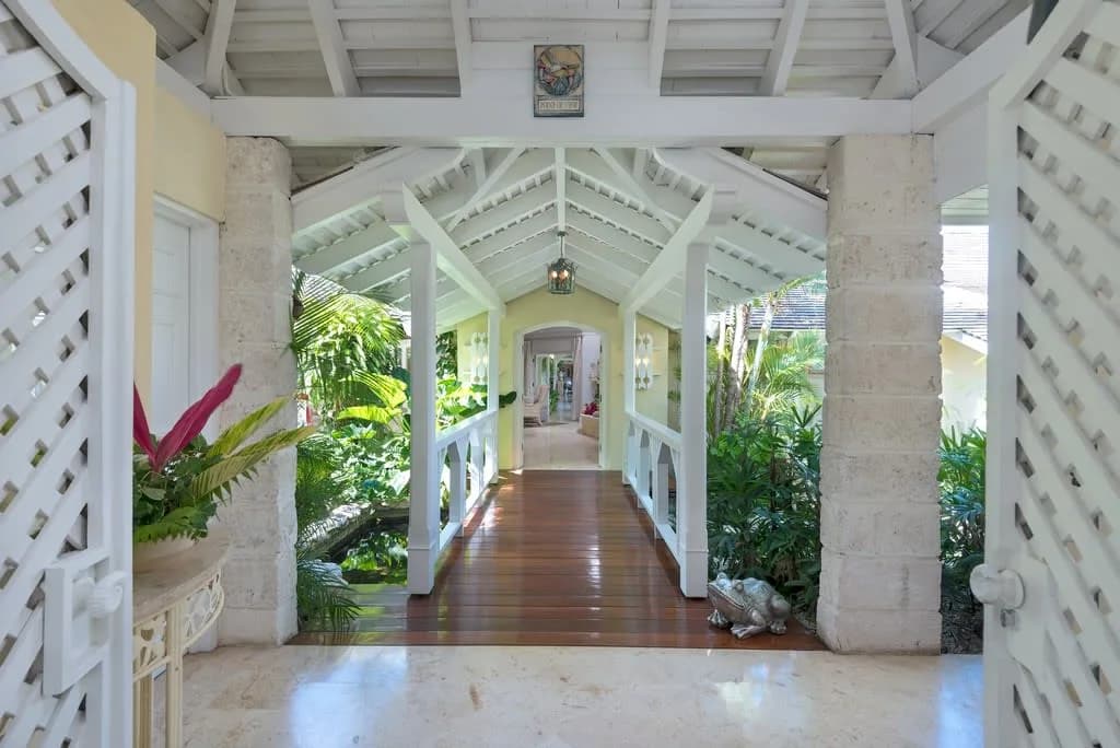 5 Bed Villa With Breathtaking Views Of The Ocean photo 4