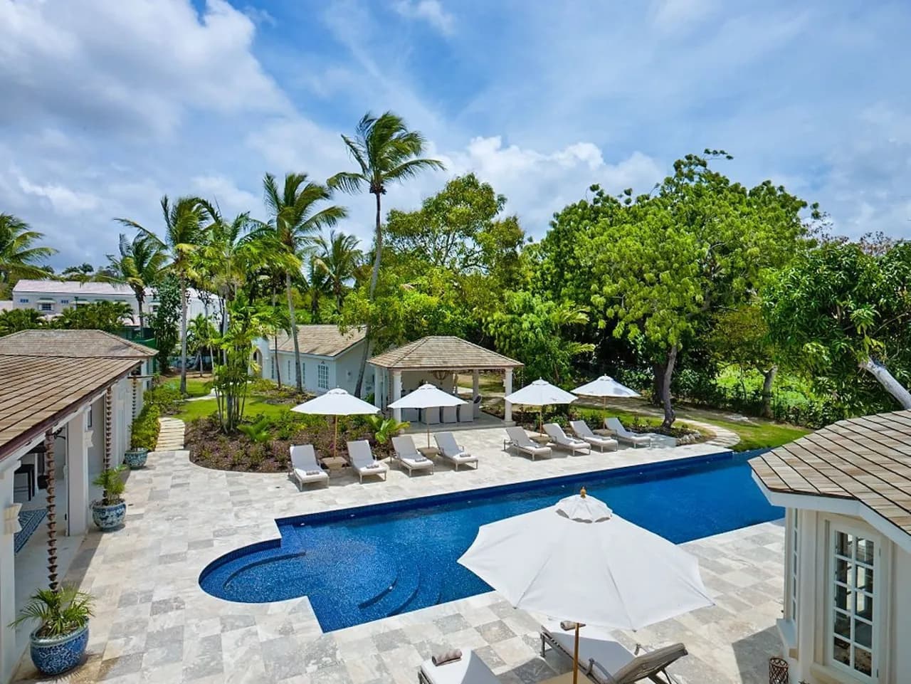 Luxurious 7br Villa in Prestige Location photo 2