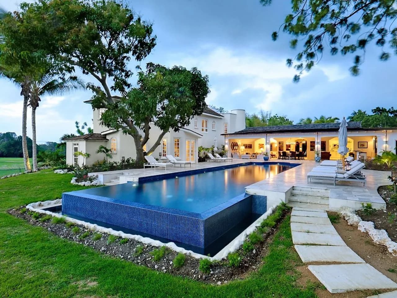 Luxurious 7br Villa in Prestige Location photo 3