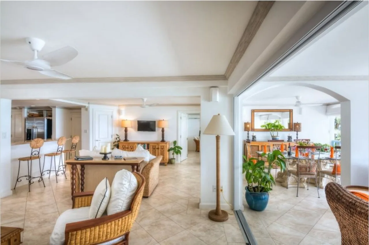 Gorgeous Apartment Right on the Beach photo 3