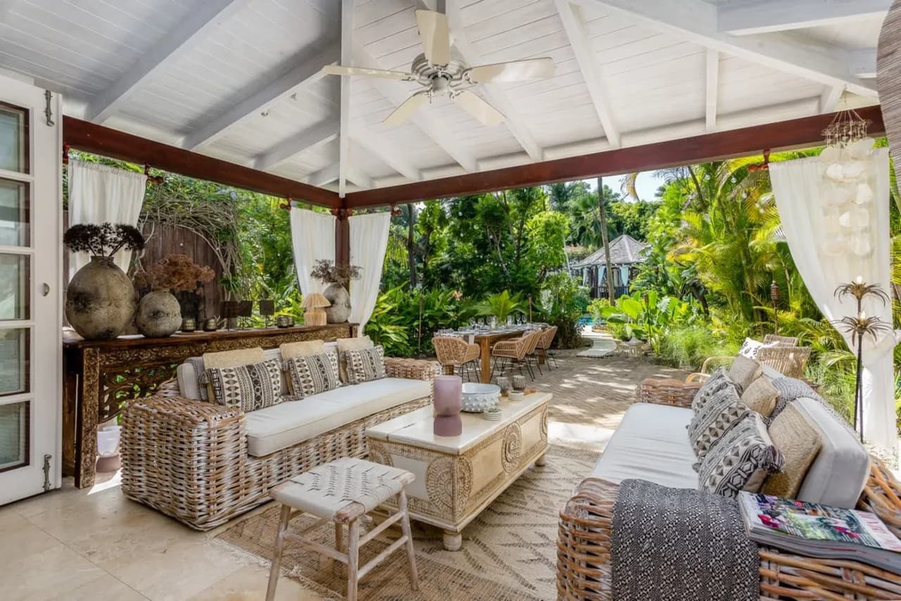 Luxurious Villa in Stunning Beach photo 2