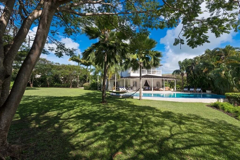 Unique 5 Bed With Stunning Gardens In Golf Resort photo 3