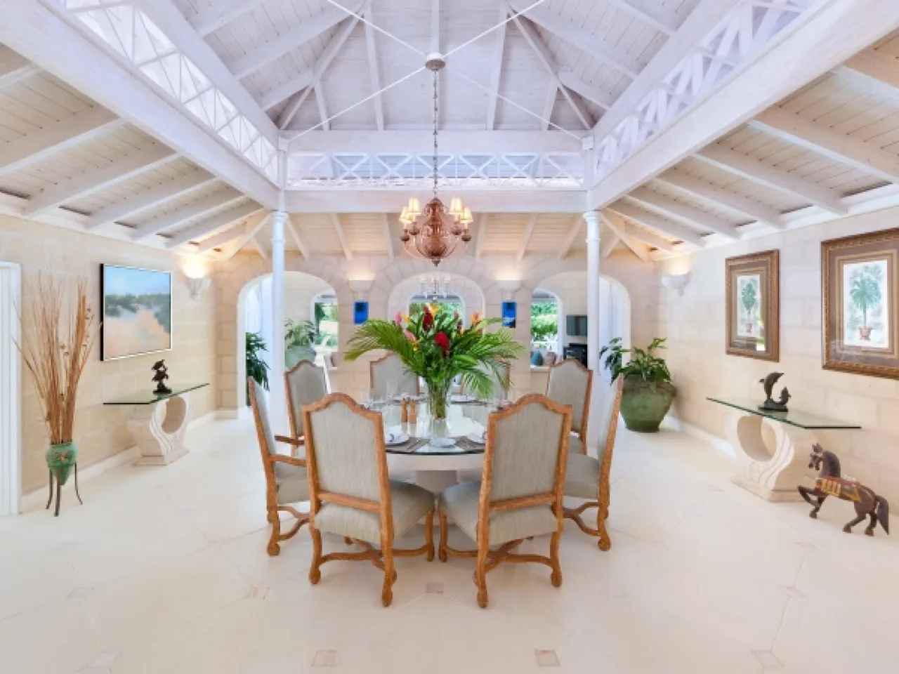 Beautifully Appointed Luxury 4br Villa photo 3