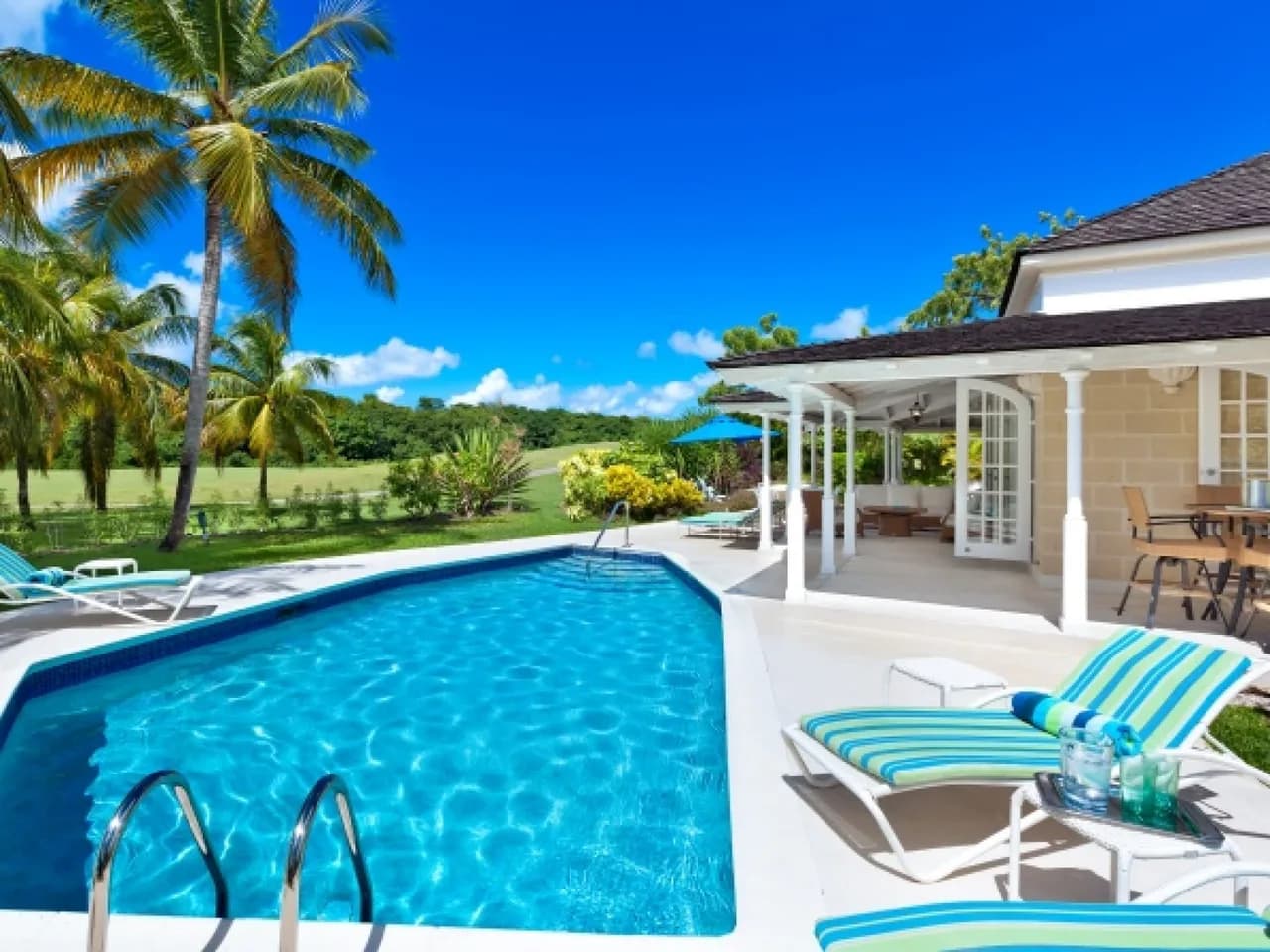 Beautifully Appointed Luxury 4br Villa photo 5
