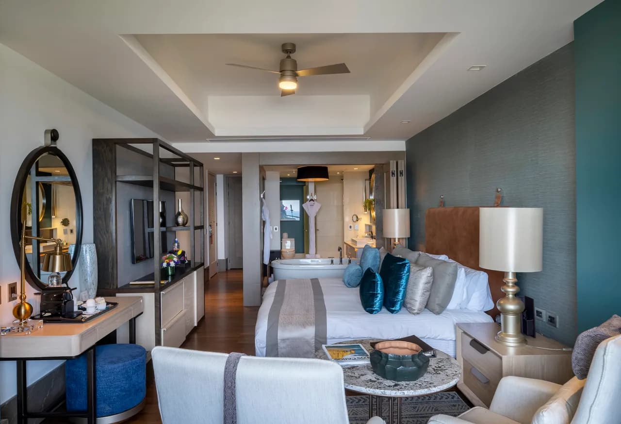 Beautiful Beachfront Penthouse with Infinity Pool photo 5