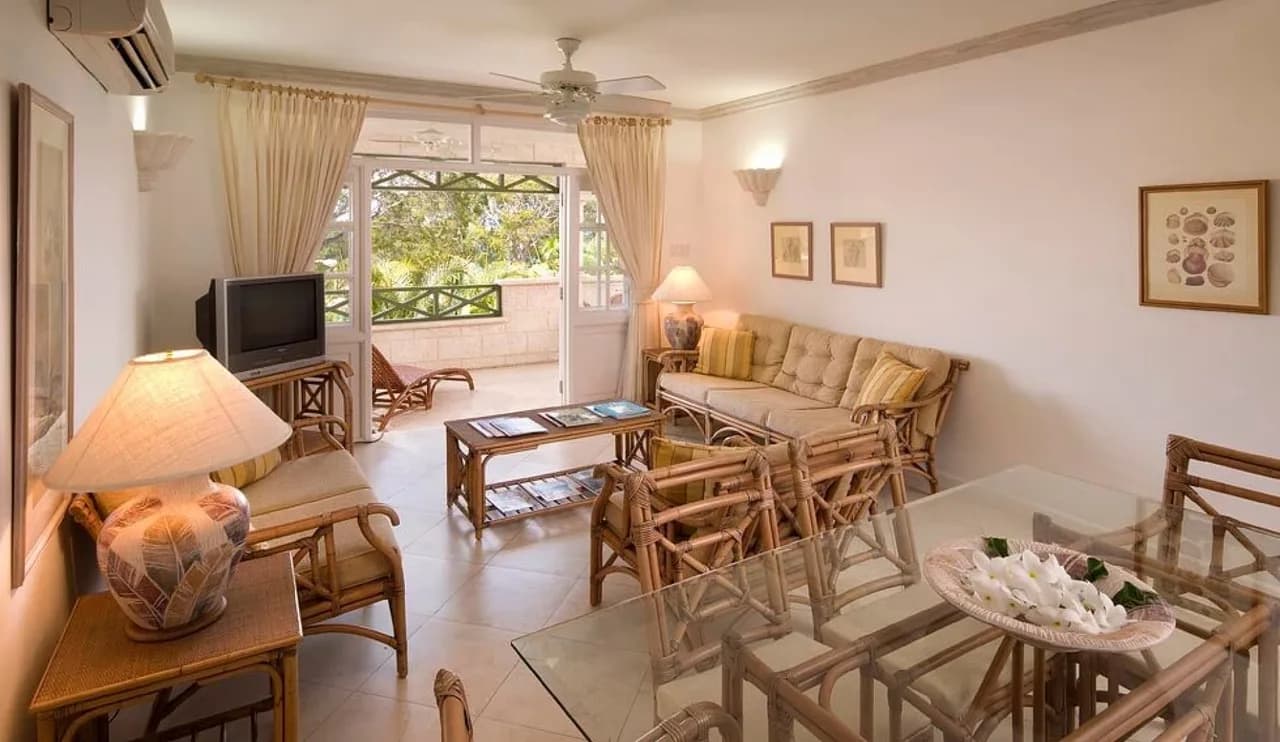 Luxurious 3BR Fully Equipped Suite photo 2
