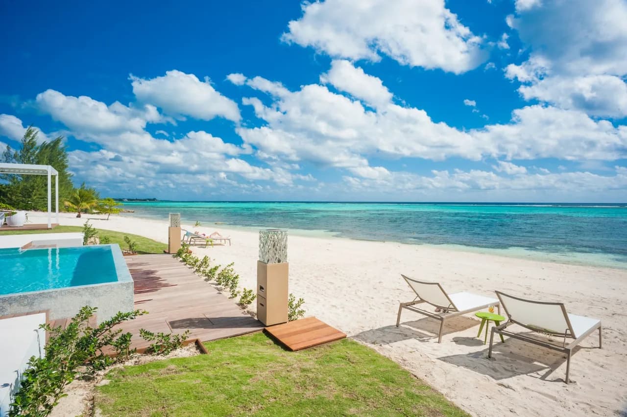 Elaborate Beachfront Villa with Pool photo 5