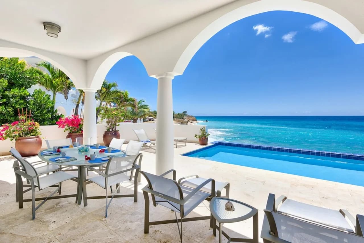Luxuriously Spacious Villa with Private Pool photo 5