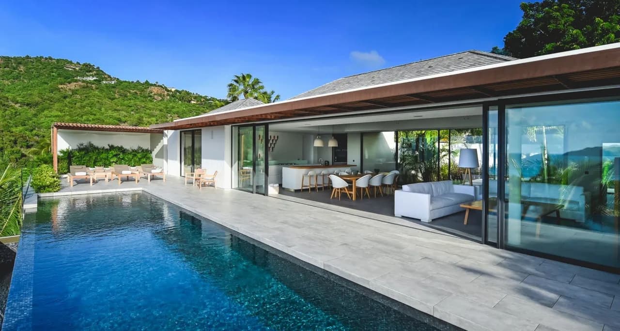 Exquisite 4-Bedroom Oceanview Villa with Infinity