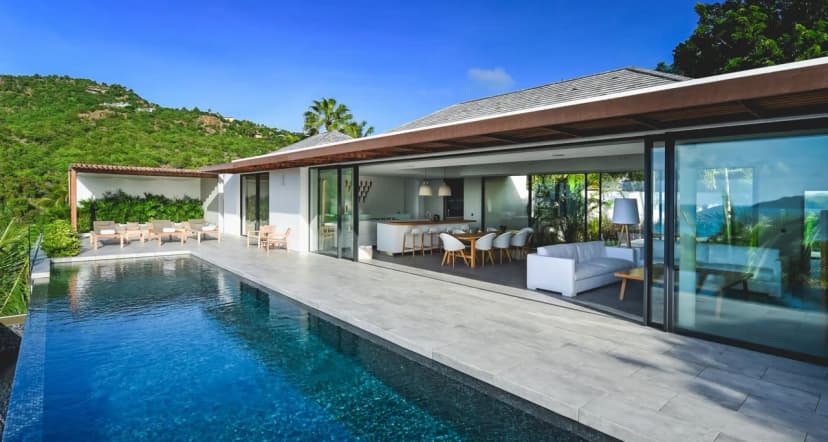 Exquisite 4-Bedroom Oceanview Villa with Infinity