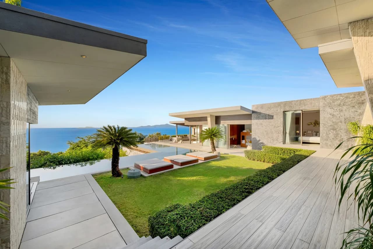 Stunning Modern Villa With Outdoor Pool photo 3