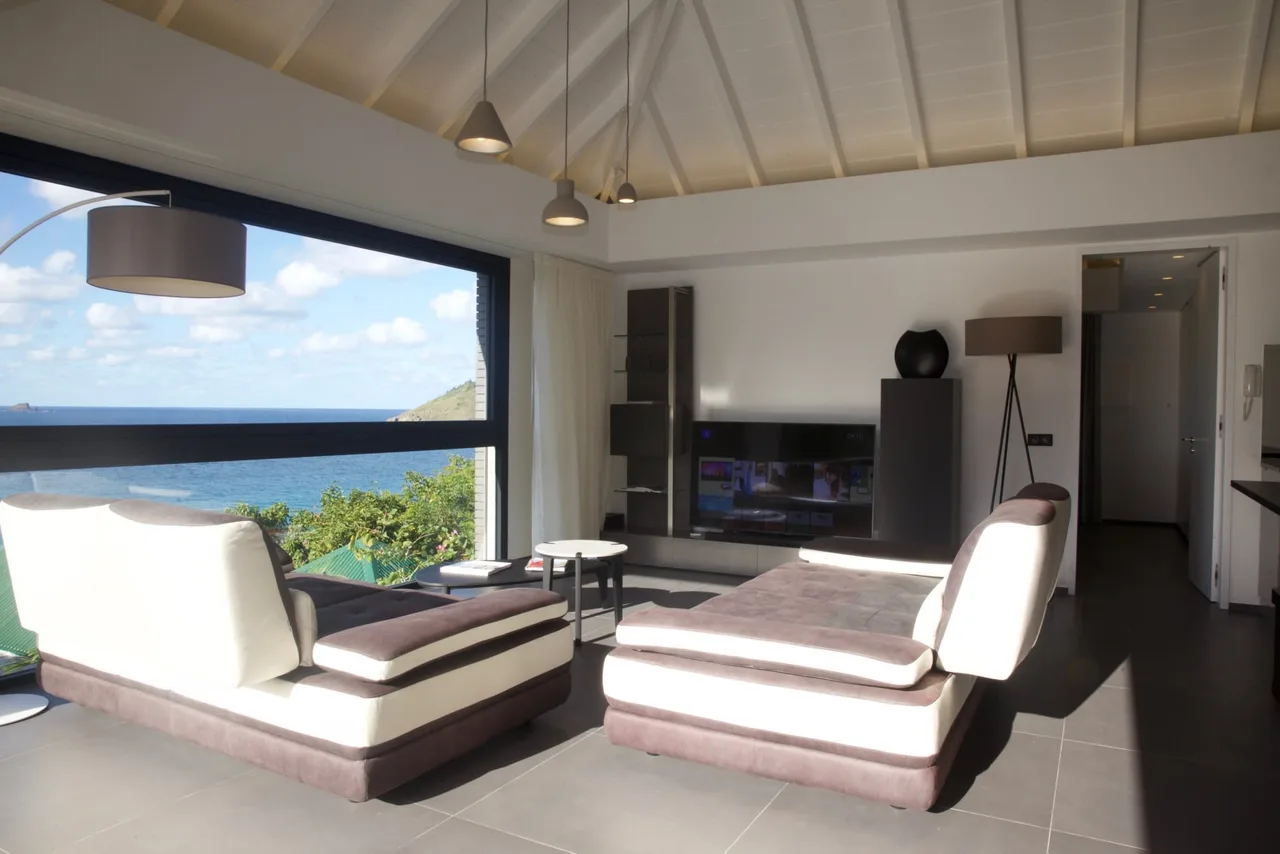 Luxurious 3 Bedroom Hilltop Villa with Heated Pool photo 2