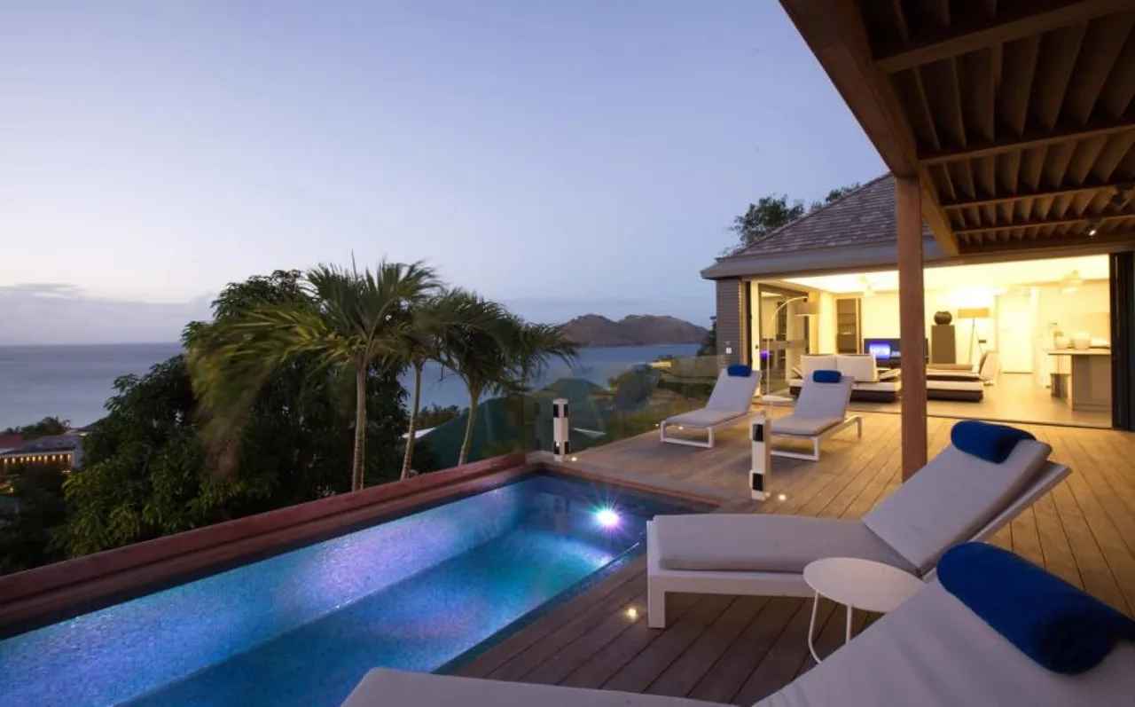 Luxurious 3 Bedroom Hilltop Villa with Heated Pool photo 4