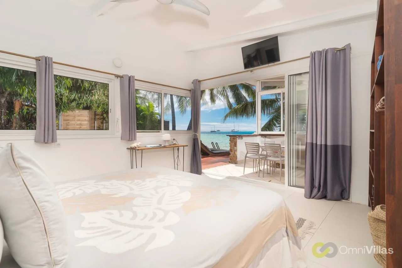 Beachfront Two Bedroom Villa in Moorea photo 2