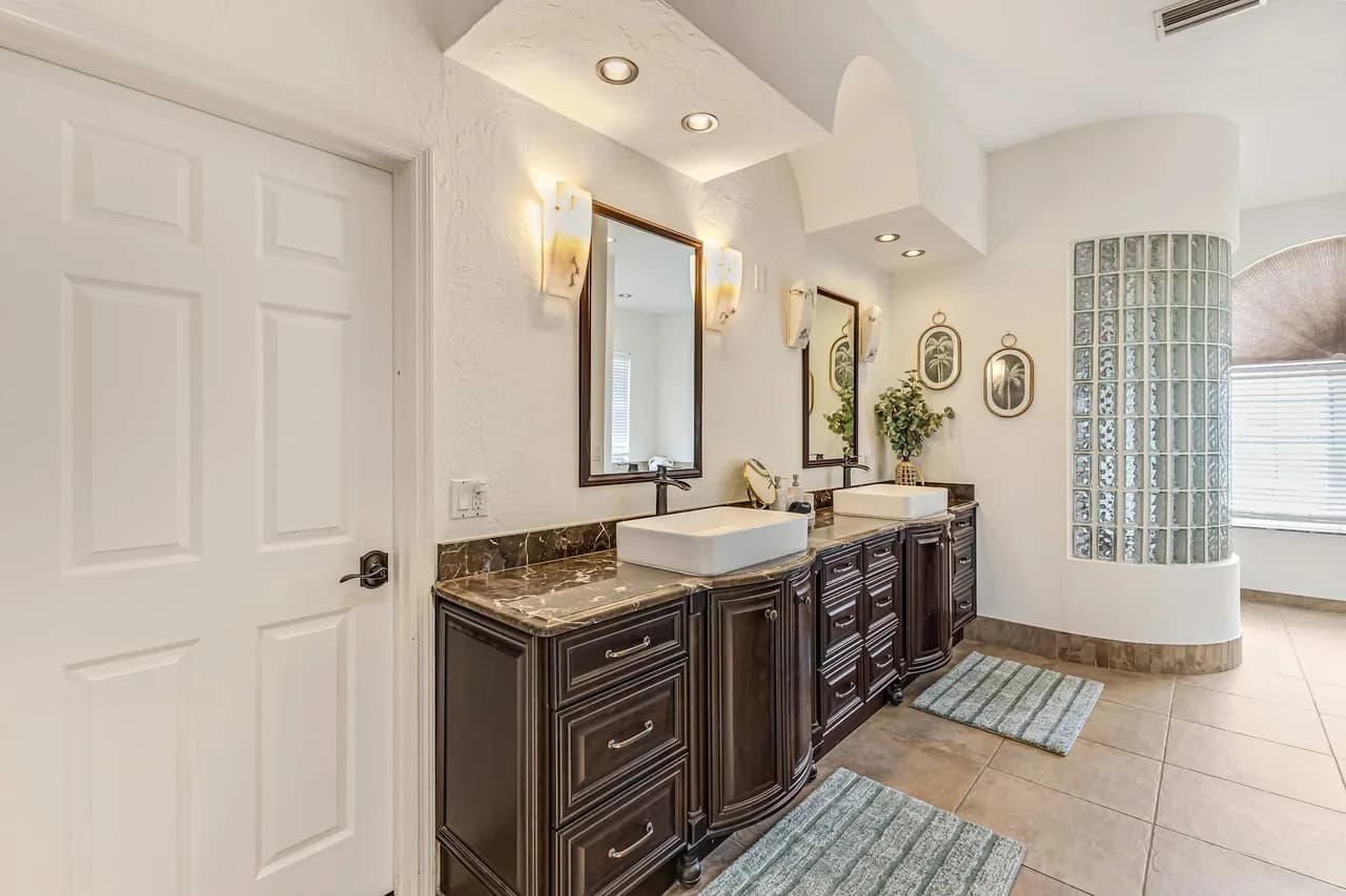 Luxury 6BR Retreat with Beach Access photo 4