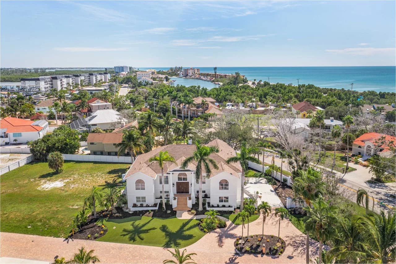 Luxury 6BR Retreat with Beach Access photo 5