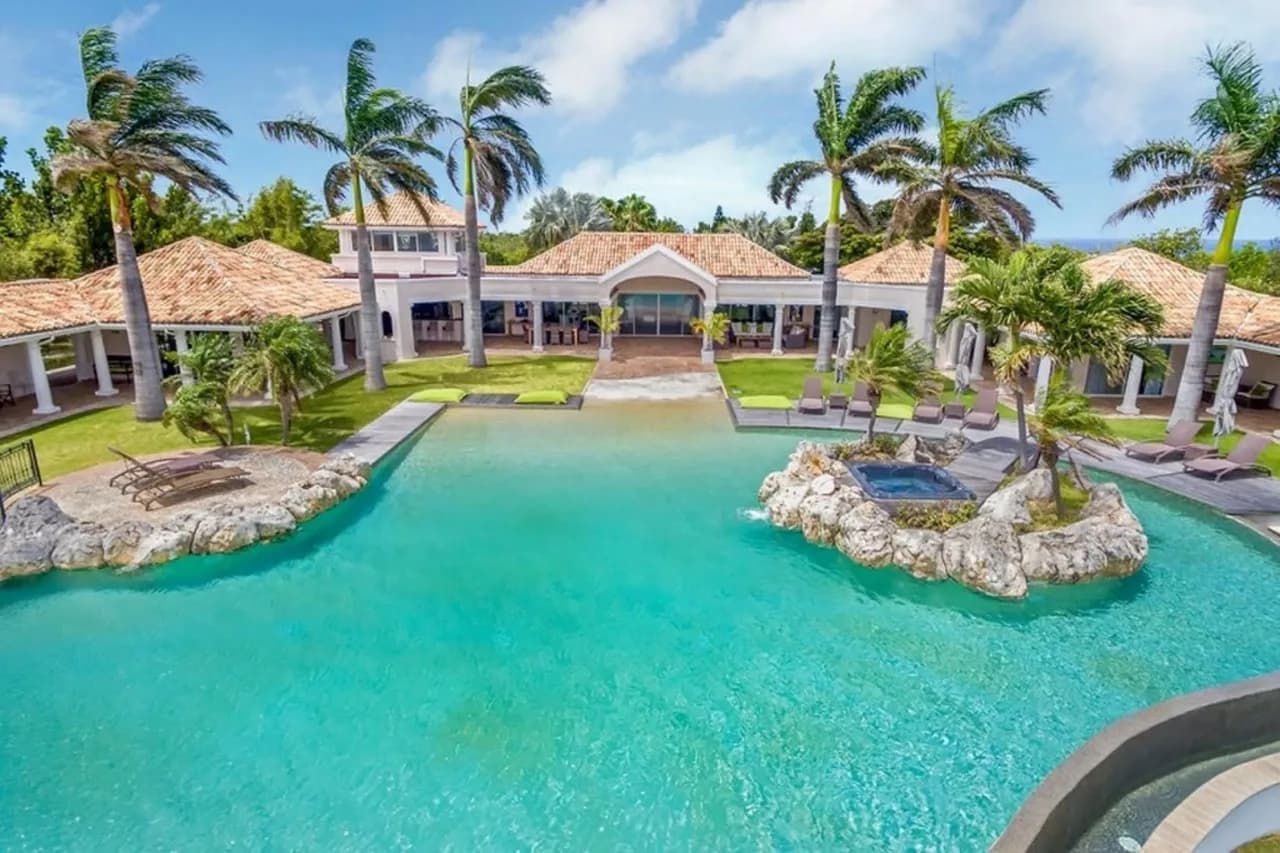 Majestic 5 Bed Cliffside Villa with Private Beach