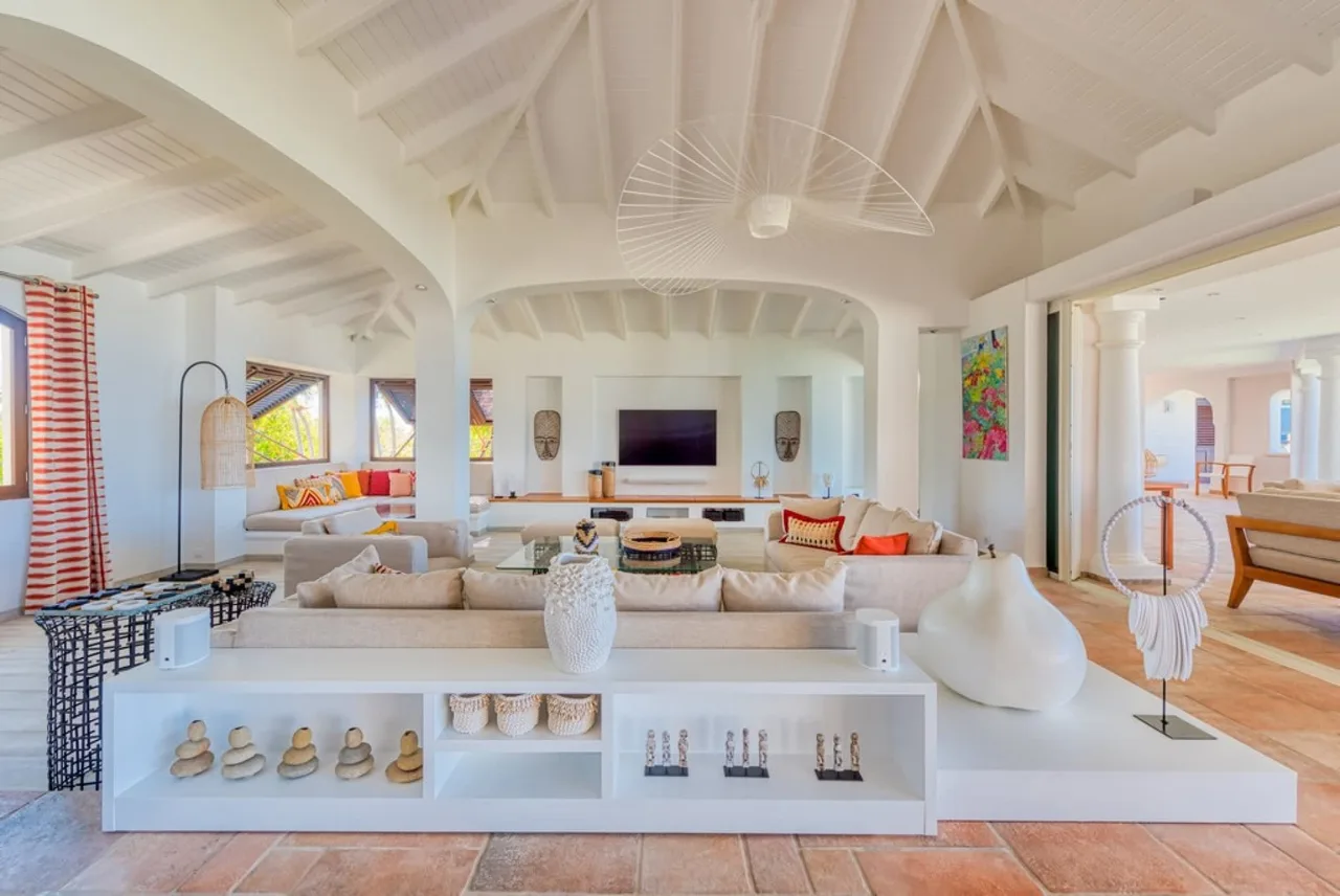Majestic 5 Bed Cliffside Villa with Private Beach photo 2