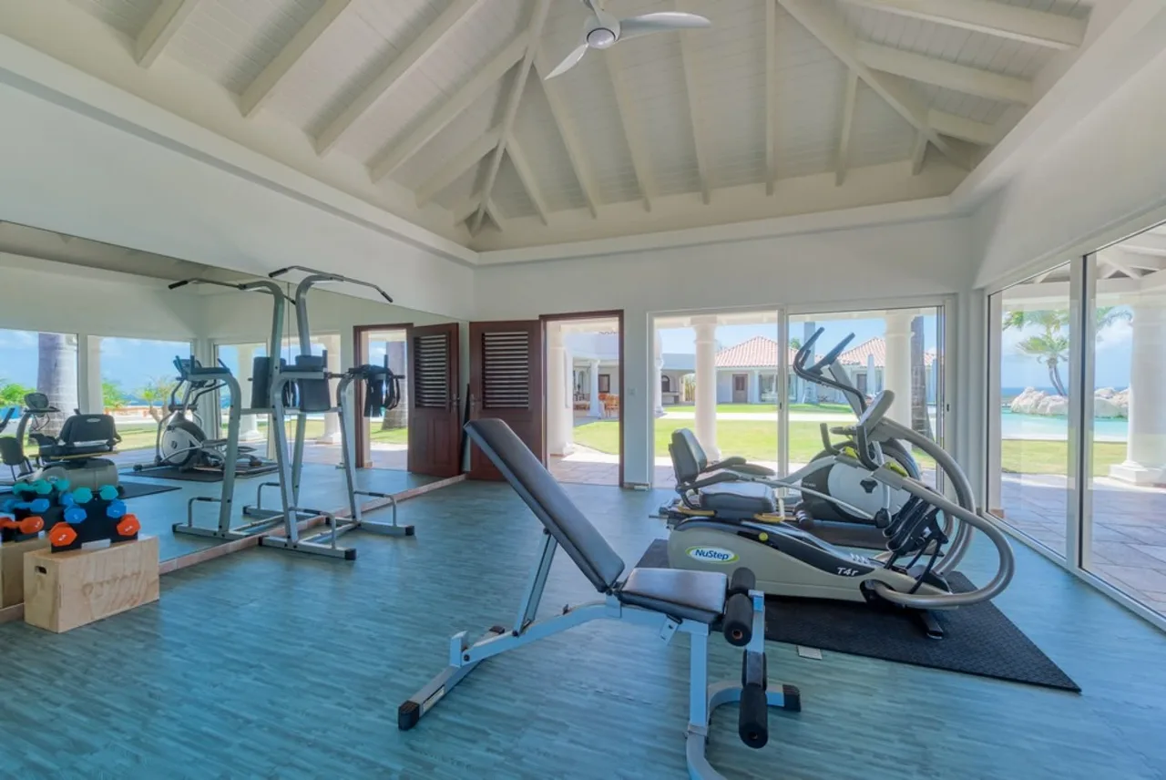 Majestic 5 Bed Cliffside Villa with Private Beach photo 5