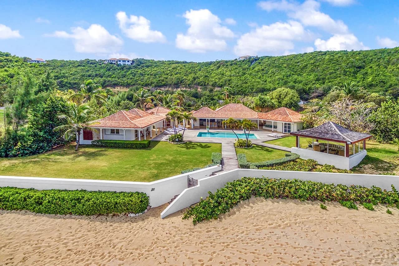 Stunning Beachfront Villa with Pool and Gazebo