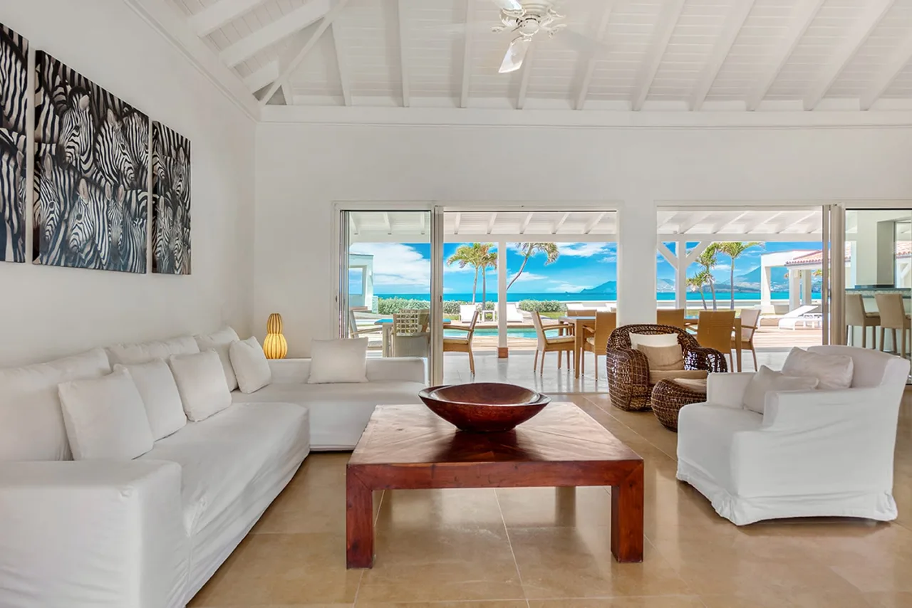 Stunning Beachfront Villa with Pool and Gazebo photo 2