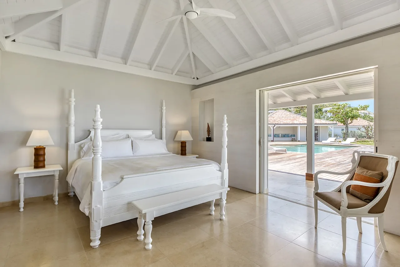 Stunning Beachfront Villa with Pool and Gazebo photo 3