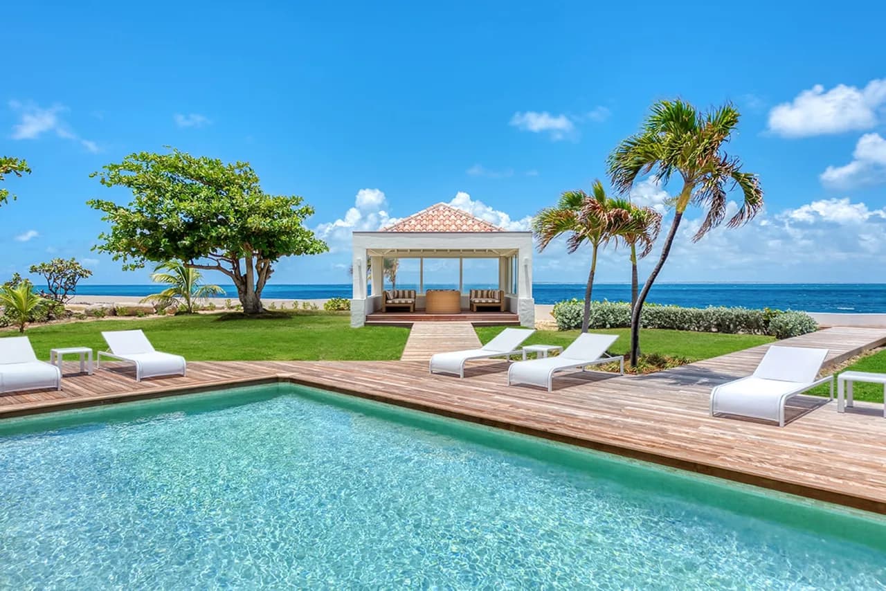 Stunning Beachfront Villa with Pool and Gazebo photo 4