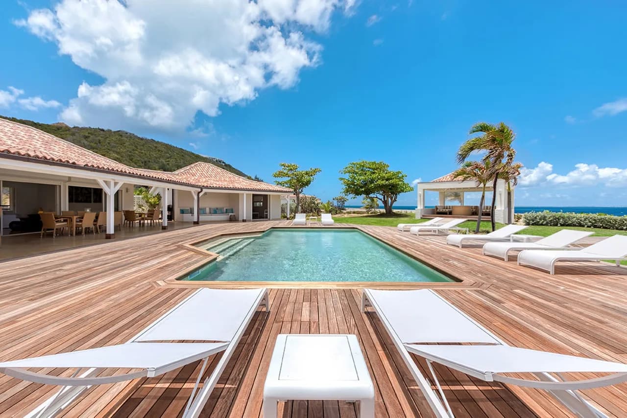 Stunning Beachfront Villa with Pool and Gazebo photo 5