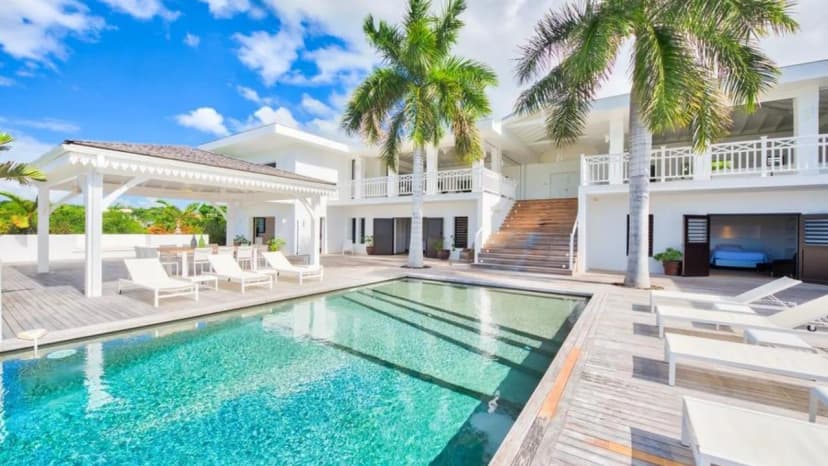 Stunning 6BR Villa Near Longue Bay Beach