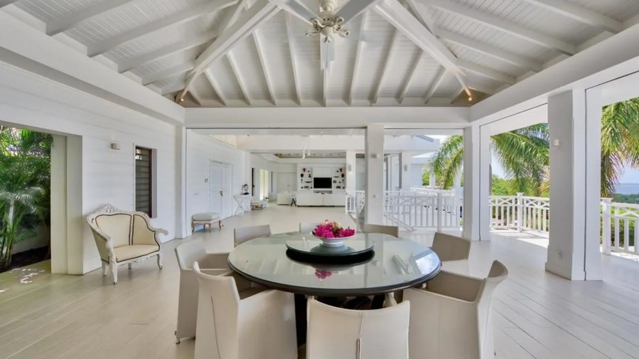 Stunning 6BR Villa Near Longue Bay Beach photo 2