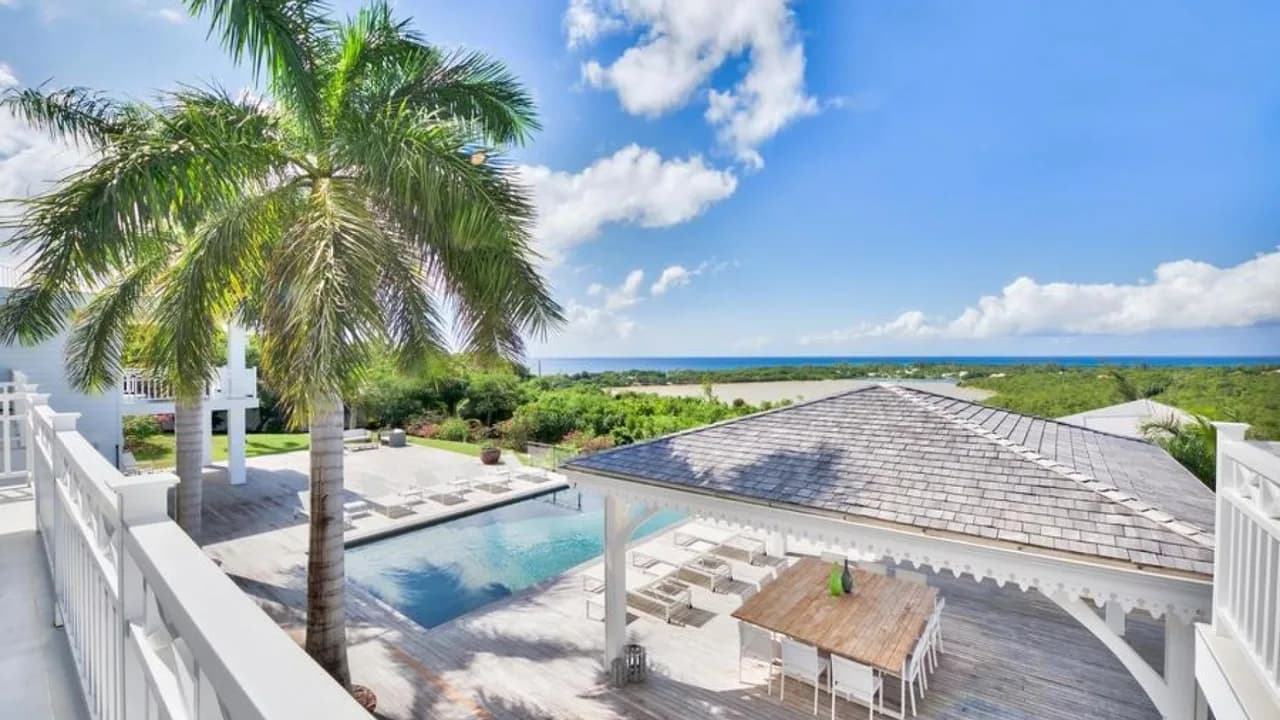 Stunning 6BR Villa Near Longue Bay Beach photo 3
