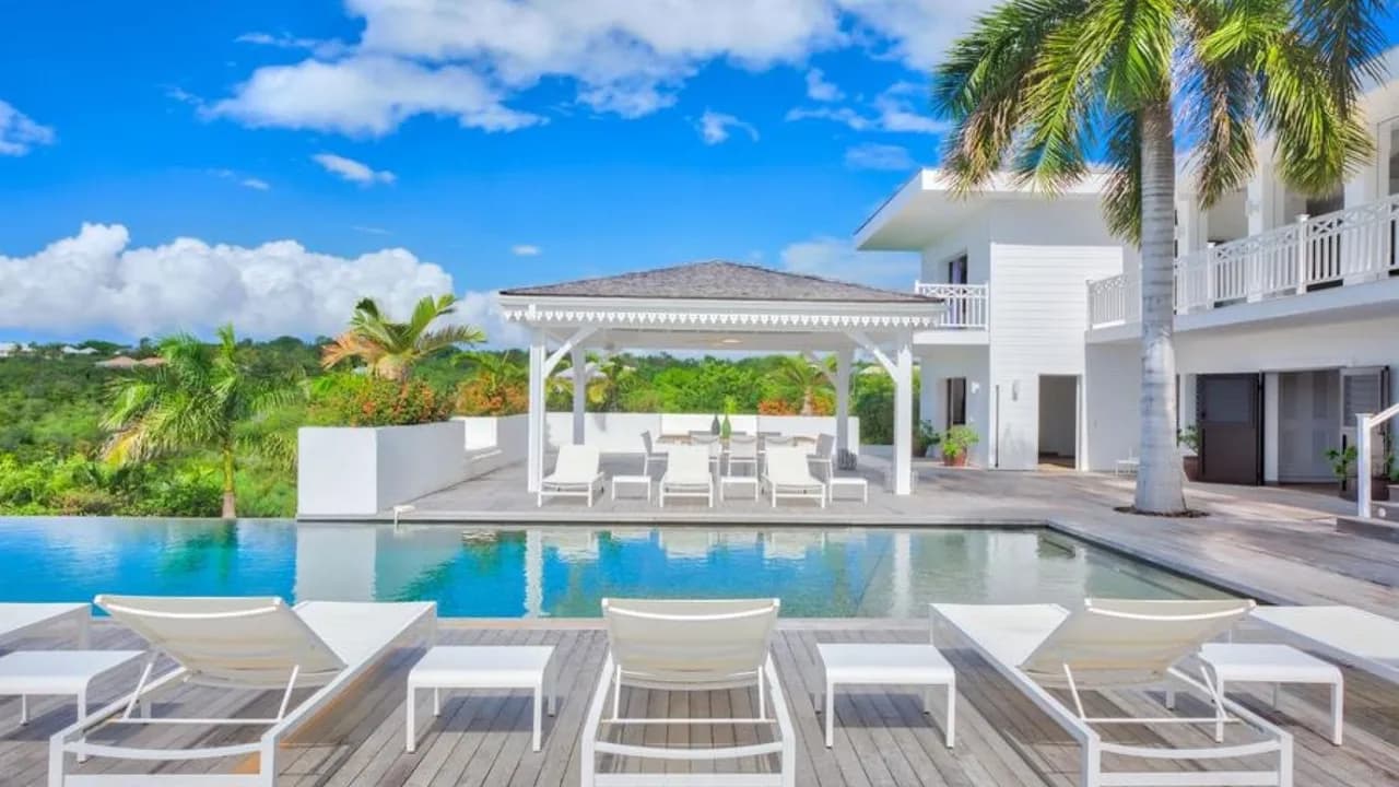 Stunning 6BR Villa Near Longue Bay Beach photo 4