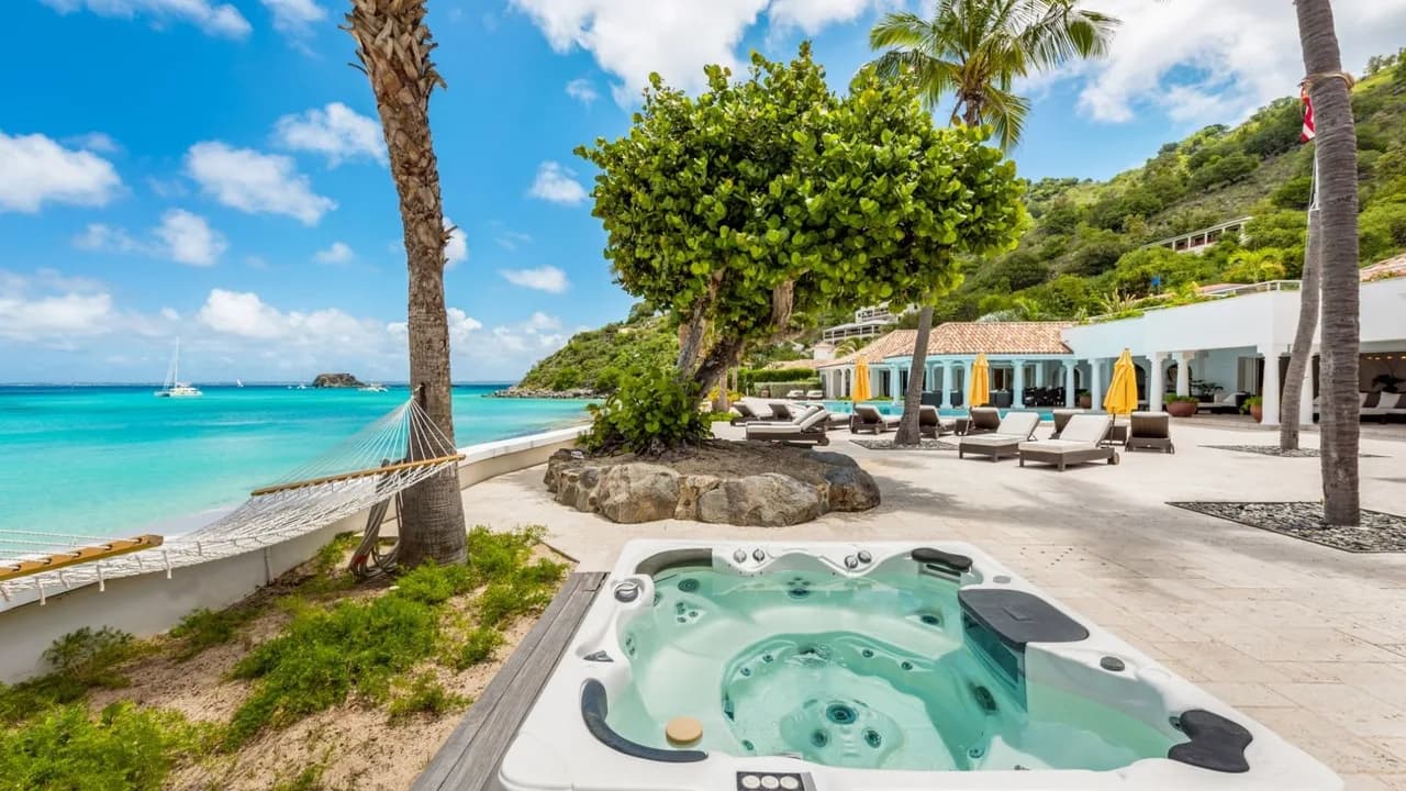 OPULENT PRIVATE BEACHFRONT VILLA WITH OCEAN VIEWS photo 4