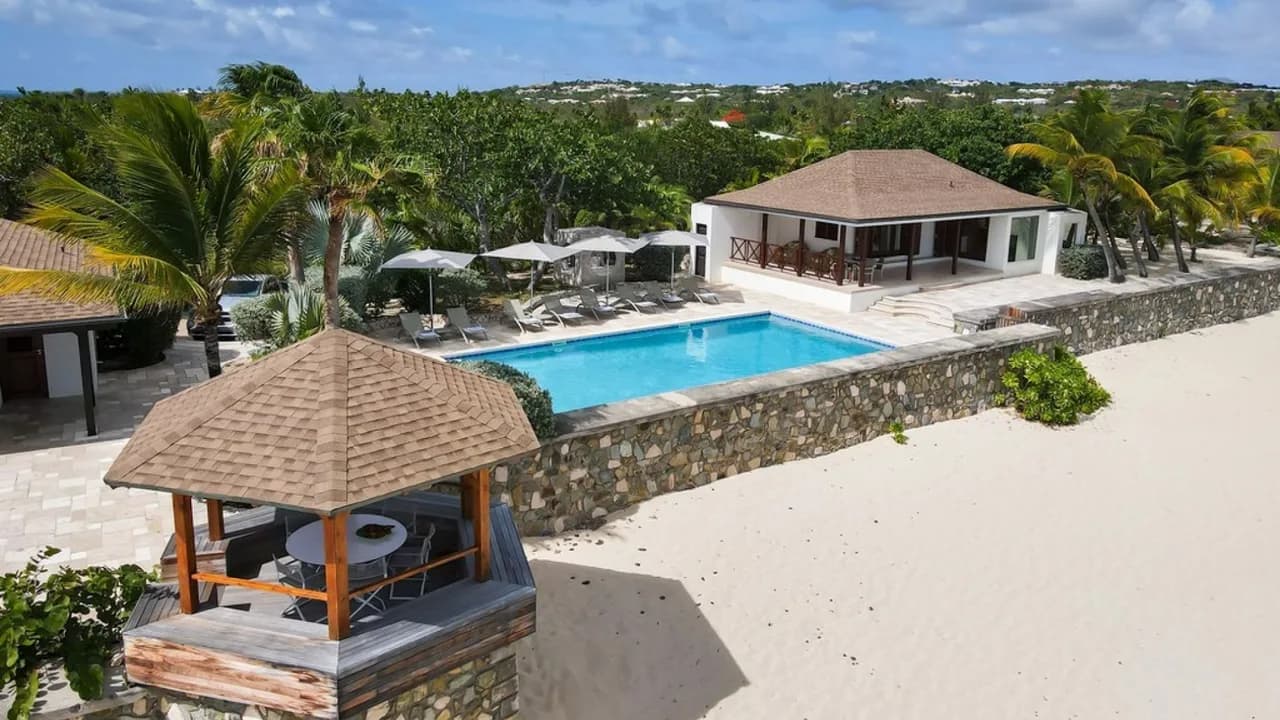 EXQUISITELY BEAUTIFUL BEACHFRONT VILLA WITH GAZEBO photo 2