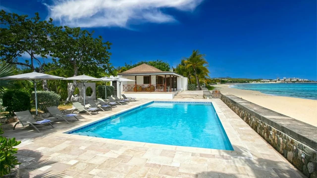 EXQUISITELY BEAUTIFUL BEACHFRONT VILLA WITH GAZEBO photo 3