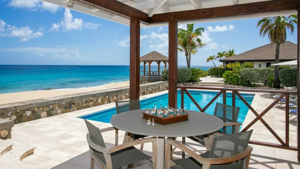 EXQUISITELY BEAUTIFUL BEACHFRONT VILLA WITH GAZEBO photo 4