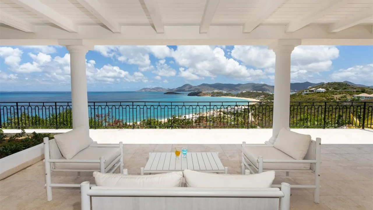 LAVISH 3BR VILLA WITH HEATED POOL photo 2