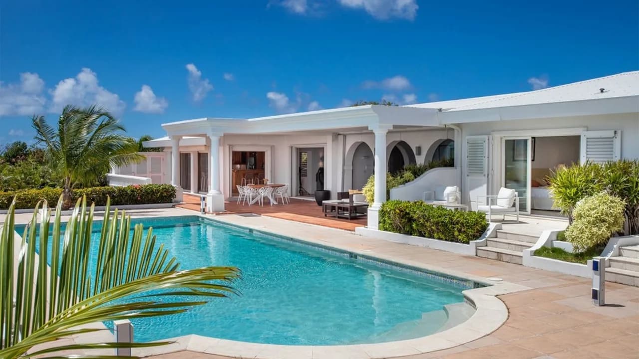 LAVISH 3BR VILLA WITH HEATED POOL photo 3