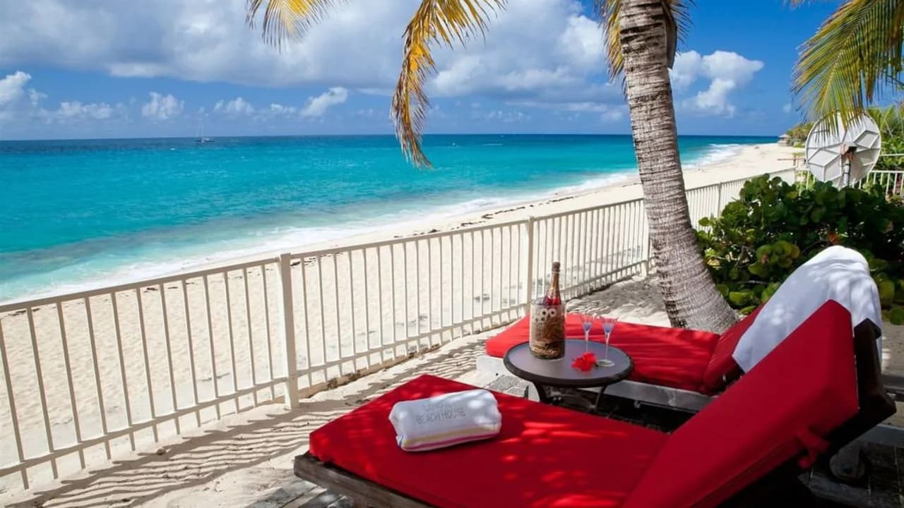 Fascinating 3BR beachfront villa with terrace photo 2