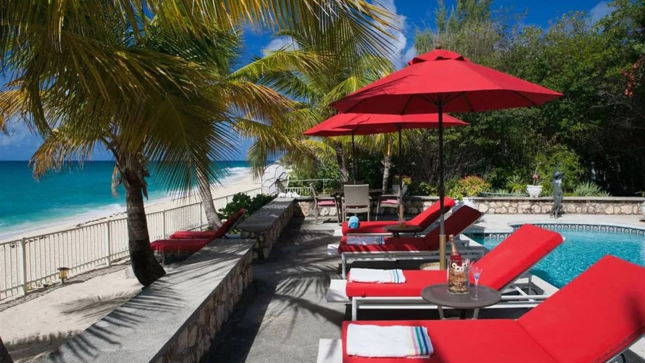 Fascinating 3BR beachfront villa with terrace photo 4