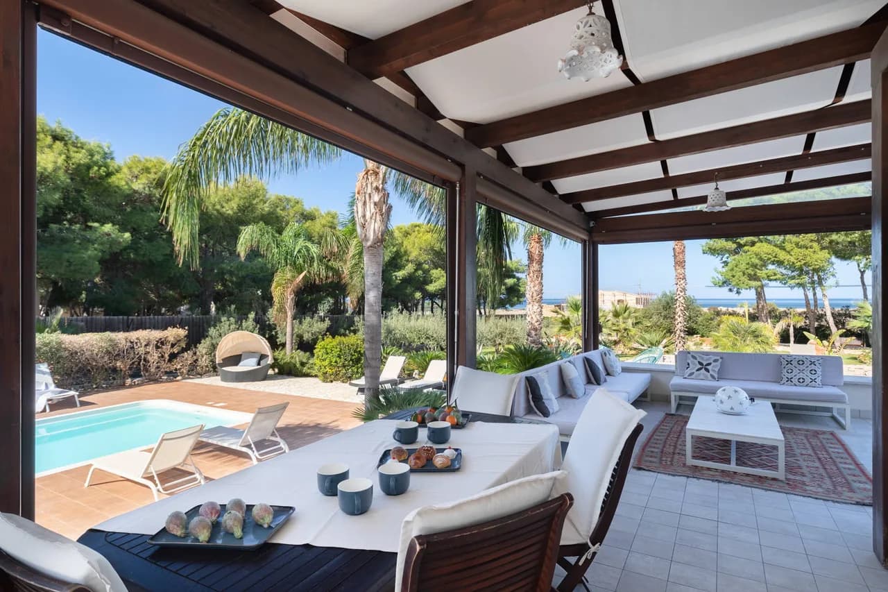 Amazing Villa Minutes Away From Fine Sandy Beach photo 2